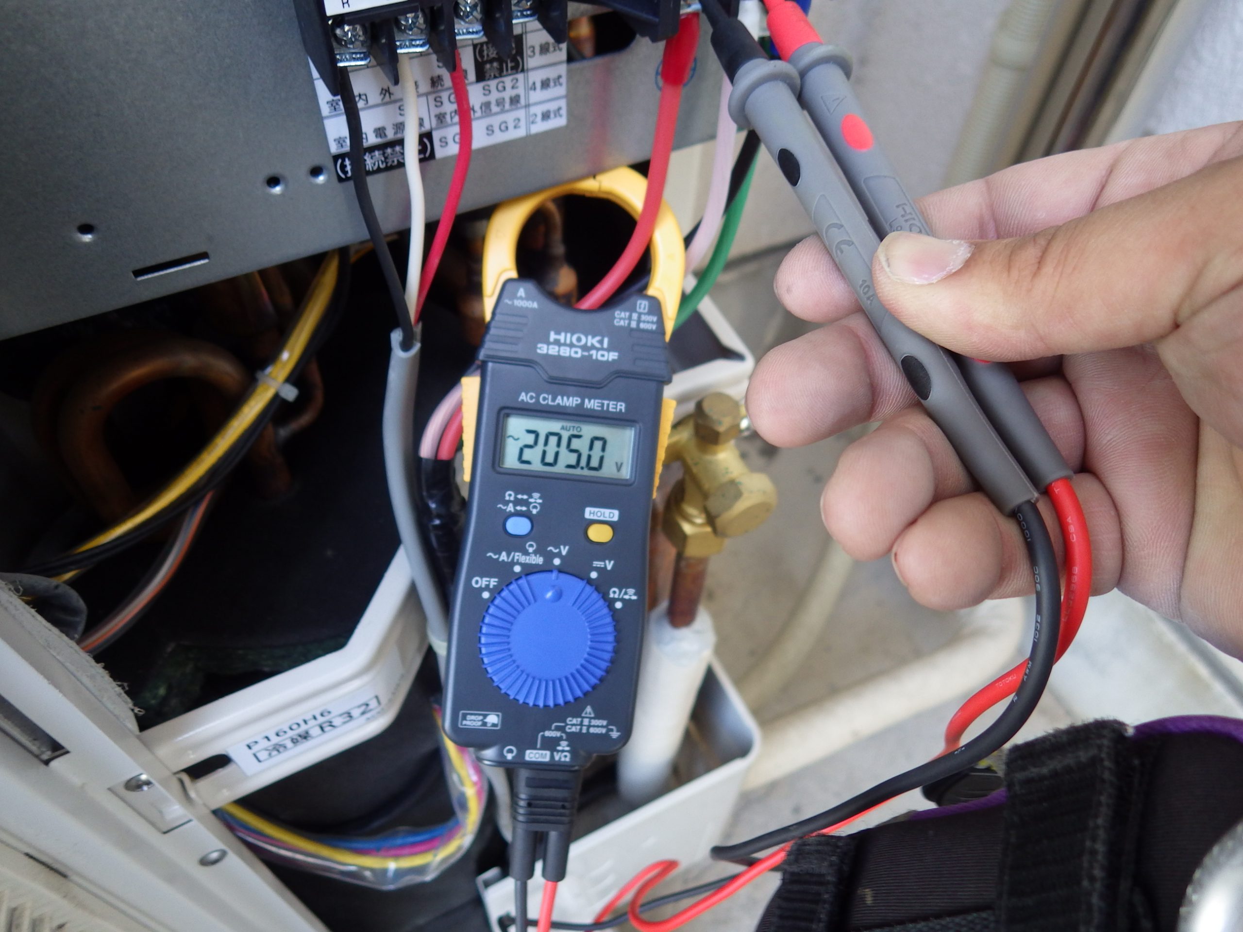 電圧205Vを計測