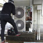 室外機の分解修理中です